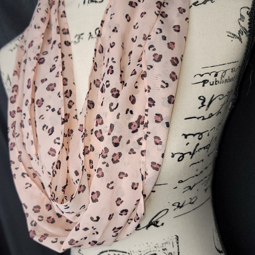 Leopard Print Scarf - Picture 6 of 8